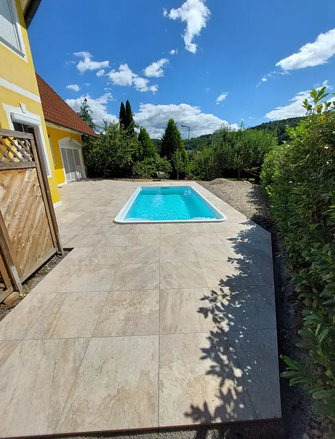 Poolumrandung