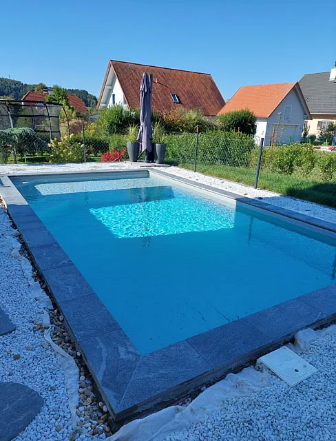 Poolumrandung